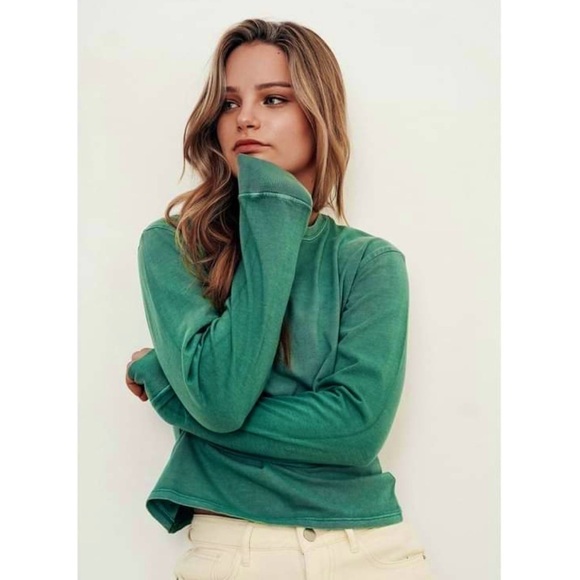 Angel’s Welcome Market Green Long Cropped Crew Neck Sweatshirt Large - Picture 1 of 5
